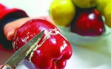 水果皮上的蜡是“人工添加”还是“天然防护”？揭开水果保鲜的真相